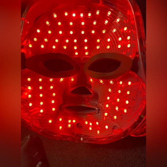 RegenaLight LED Wireless 7 Color Light Skincare Therapy Mask And Neck Mask - Picture 5 of 11